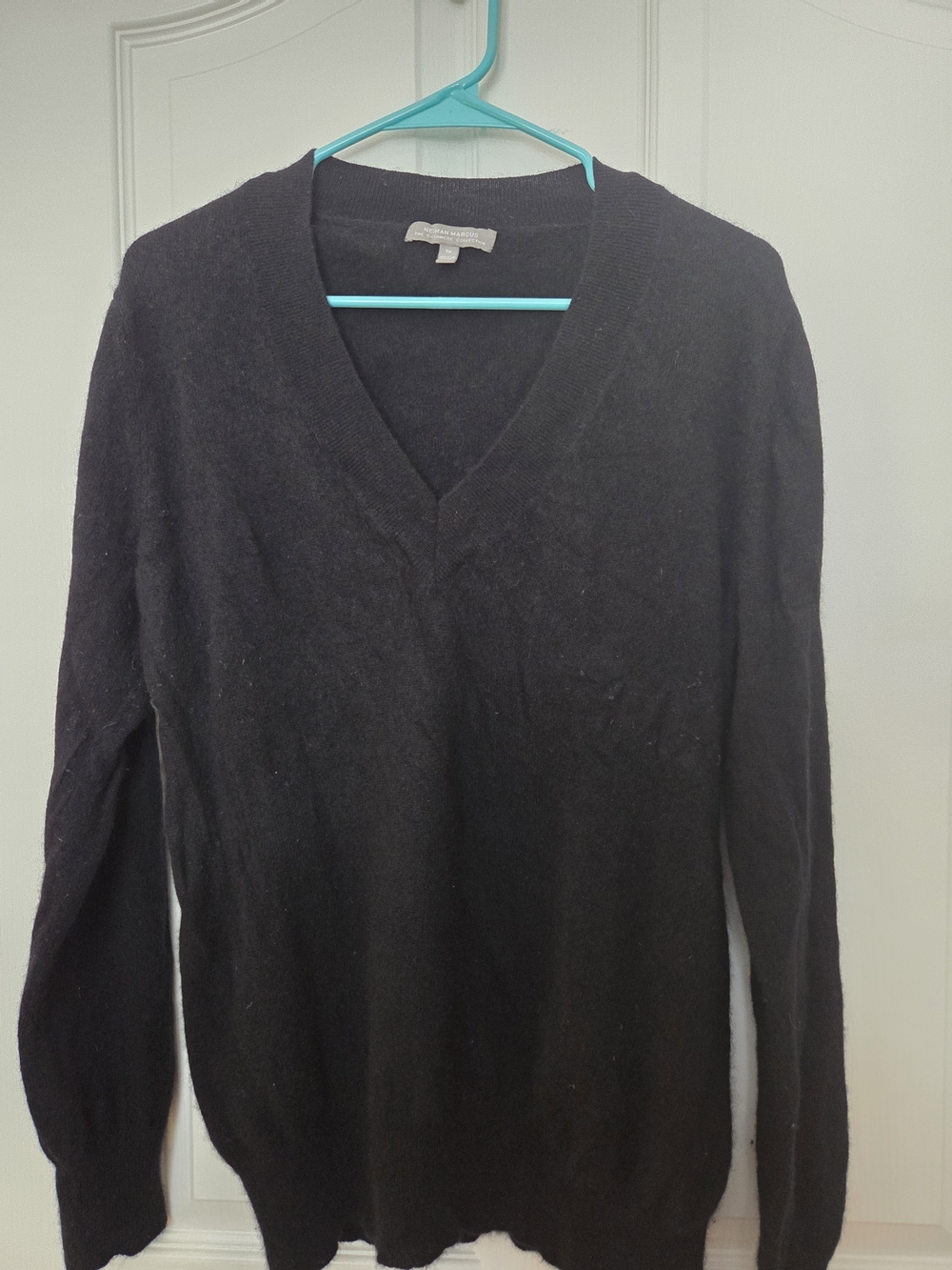 Neiman Marcus Men’s Crewneck Sweater in Black
